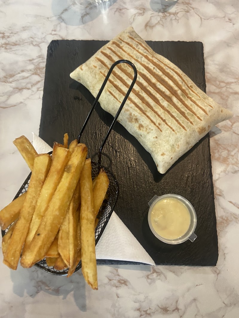 Restaurant Brest Food délicieuse chicken à Brest, France