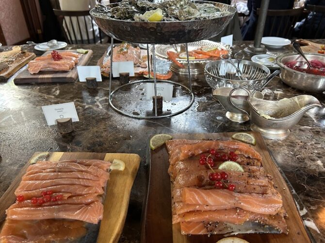 Restaurant Buffet-Déjeuner-Bŕunch aux Vaux de Cernay à Cernay-la-Ville, France