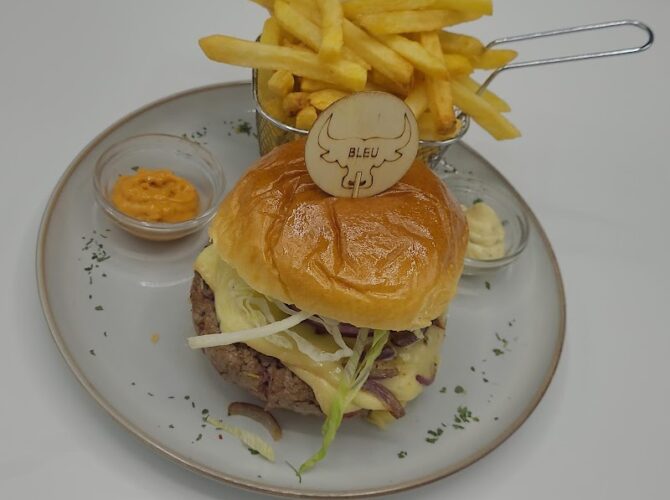 Restaurant Campus Food Court à Champs-sur-Marne, France