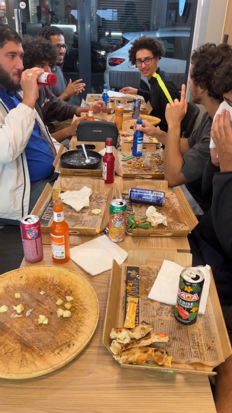 Restaurant Cantine Avenue | Burger, Sandwich & Pasta à Pontault-Combault, France