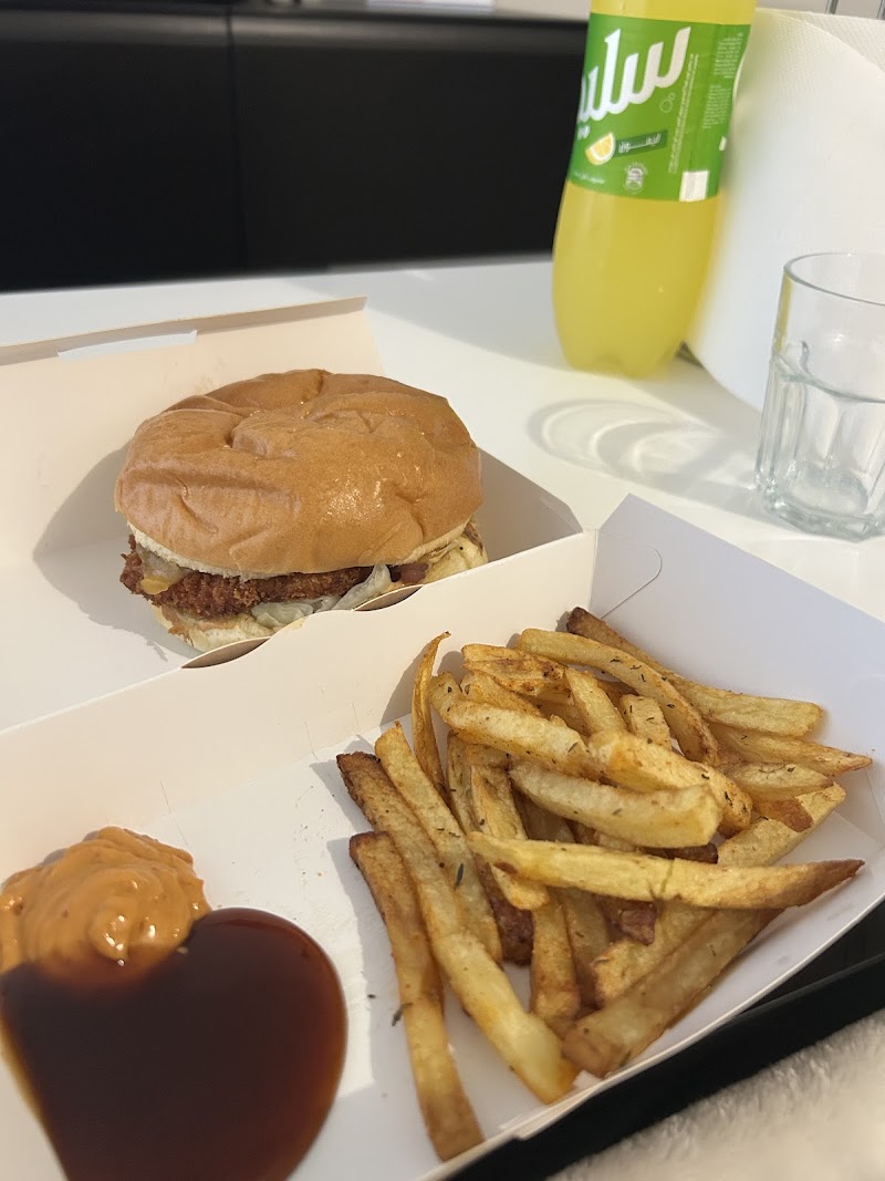 Restaurant Cantine Avenue | Burger, Sandwich & Pasta à Pontault-Combault, France