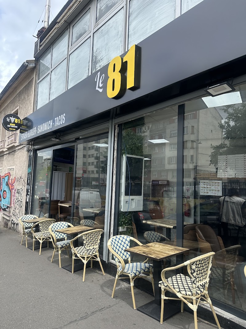 Restaurant First One Pizza à Villejuif, France