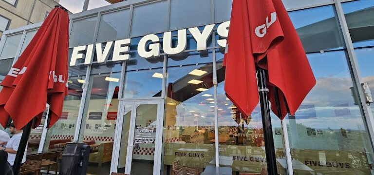 Restaurant Five Guys Burgers and Fries Dijon Toison d’Or à Dijon, France — photo 1
