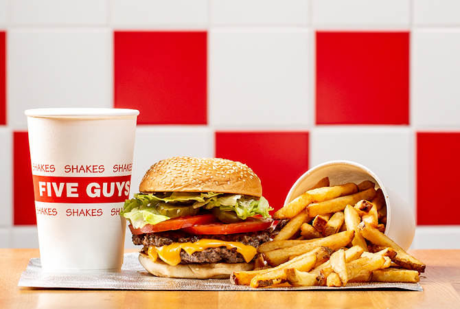 Restaurant Five Guys Burgers and Fries Dijon Toison d’Or à Dijon, France