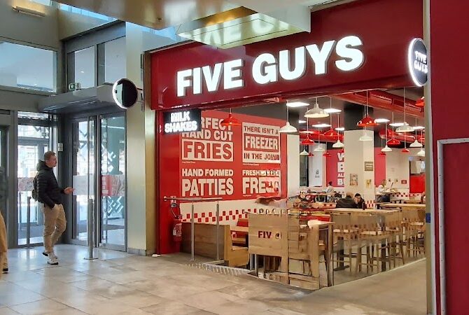 Restaurant Five Guys à Lyon, France
