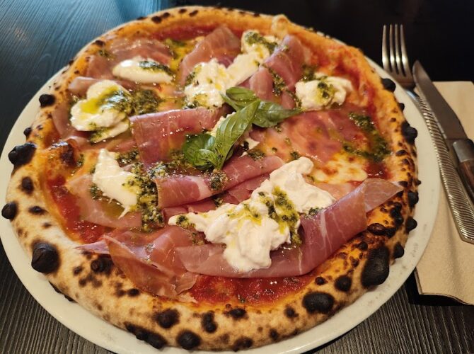 Restaurant Fratelli Parisi.. Brasserie italienne à Lyon, France