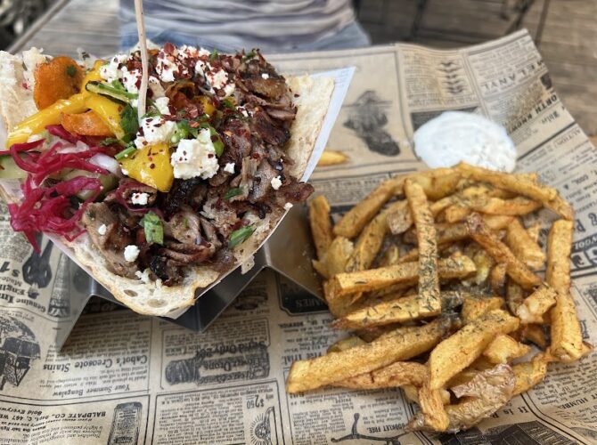 Restaurant Frisch süßes – Cağ kebap à Marseille, France