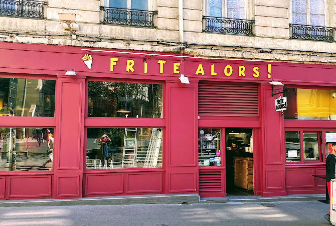 Restaurant FRITE ALORS ! TERREAUX – Poutines québécoises – Frites belges – Burgers à Lyon, France