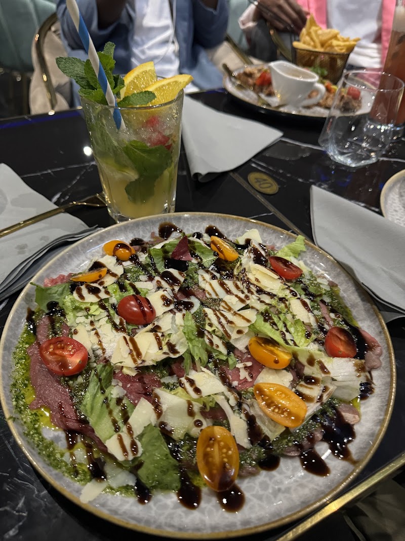 Restaurant GOLDEN à Fleury-Mérogis, France