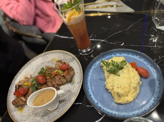 Restaurant GOLDEN à Fleury-Mérogis, France
