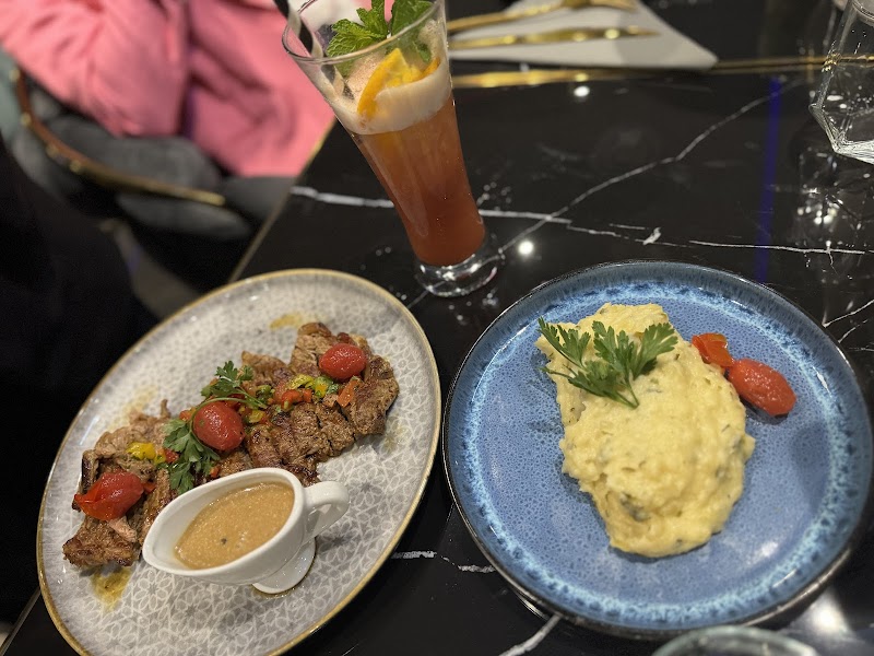 Restaurant GOLDEN à Fleury-Mérogis, France