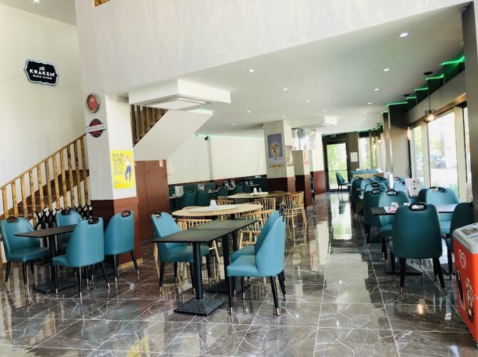 Restaurant GOLDEN STAR à Champs-sur-Marne, France