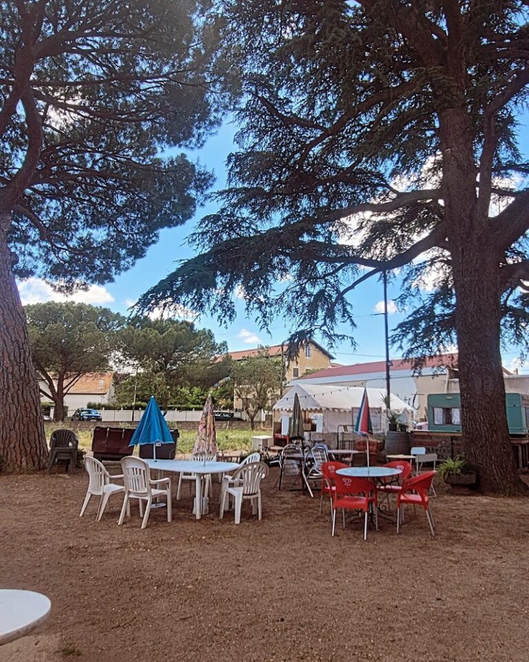 Restaurant Guinguette de la Buissonnière à Pézenas, France — photo 1