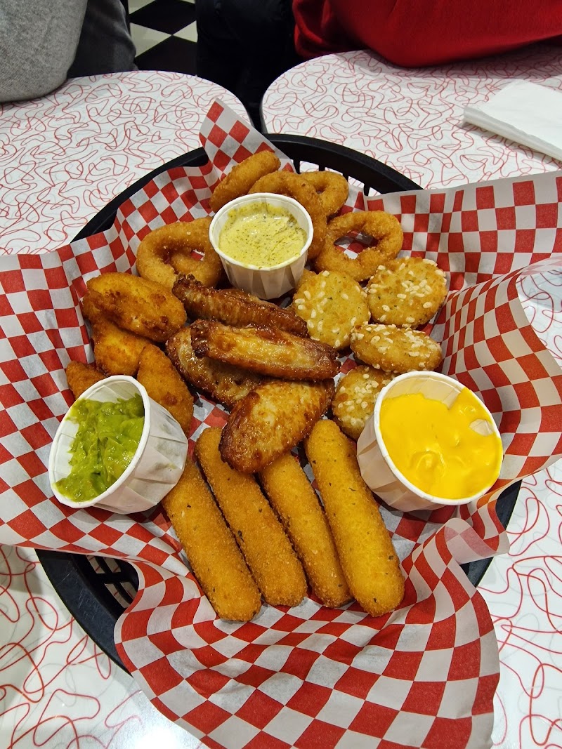 Restaurant Holly’s Diner à Cesson-Sévigné, France