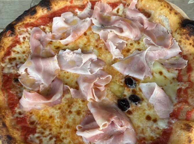Restaurant In Teglia Théâtre à Dijon, France