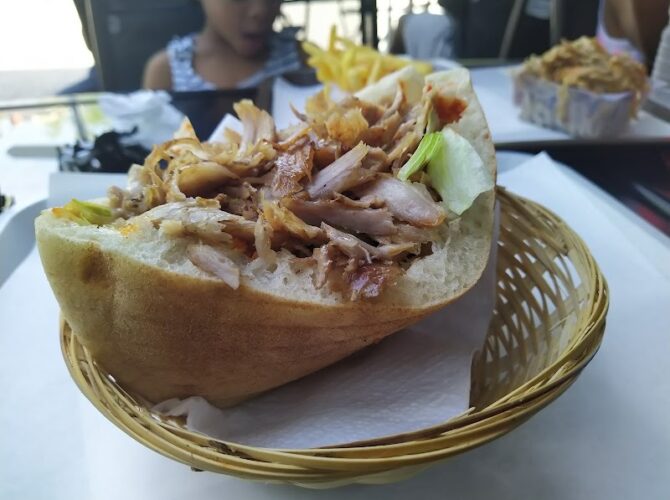 Restaurant Kebab Place de Paris à Lyon, France