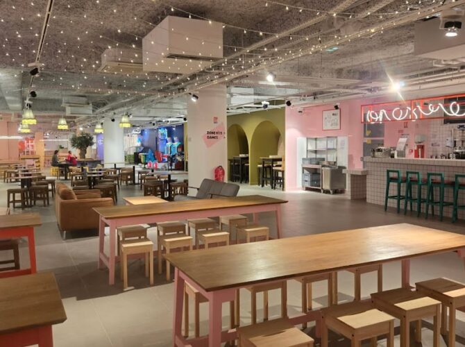 Restaurant KUJÉ Food Court à Metz, France