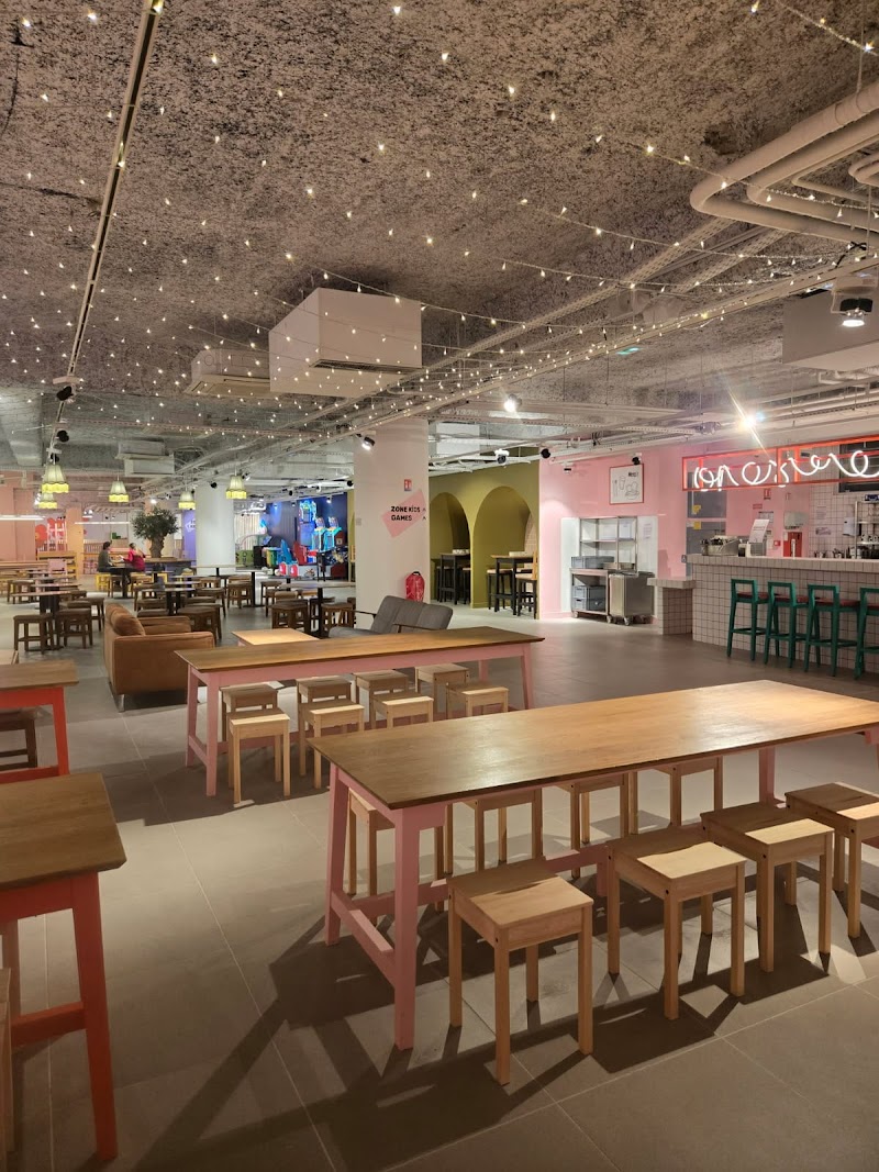 Restaurant KUJÉ Food Court à Metz, France