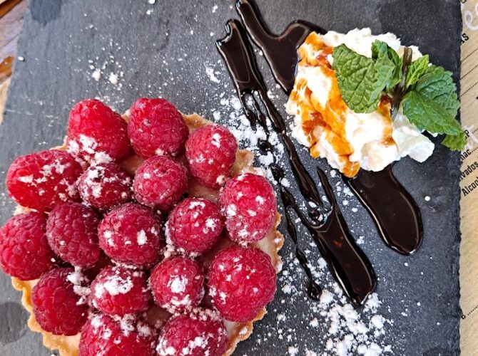 Restaurant La boussole carree chez Pat et Coco à Cannes, France