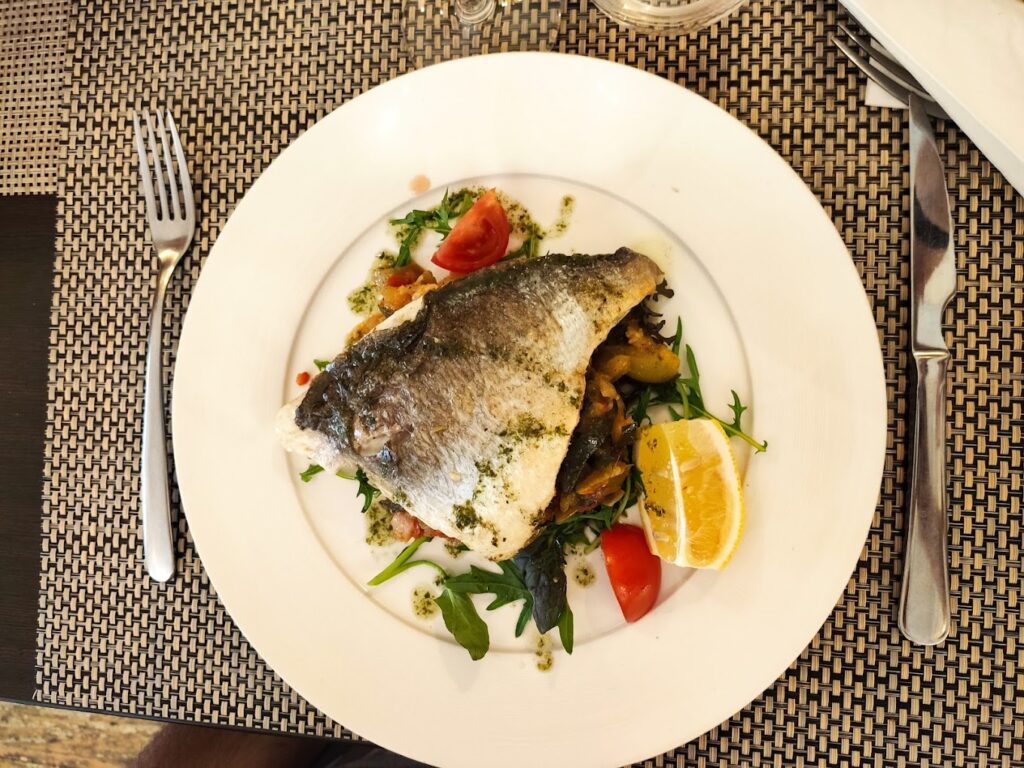 Restaurant La boussole carree chez Pat et Coco à Cannes, France