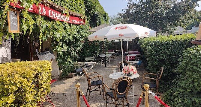 Restaurant La Chaumiere à Cernay-la-Ville, France