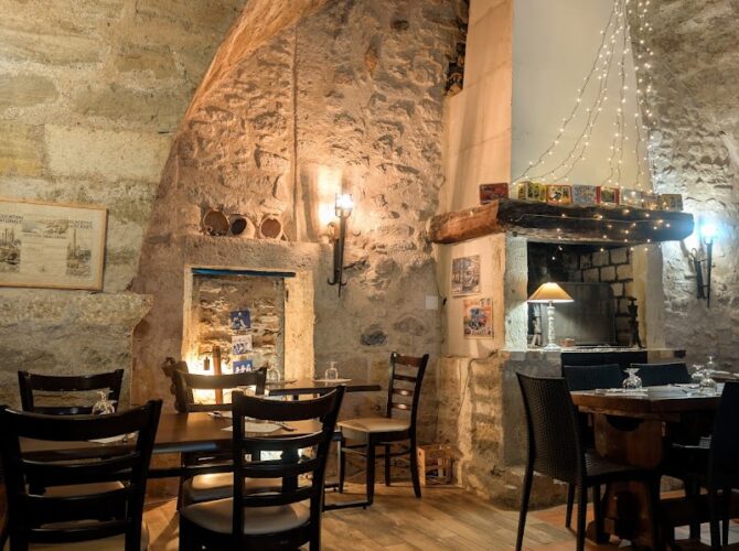 Restaurant La Cour Pavée à Pézenas, France