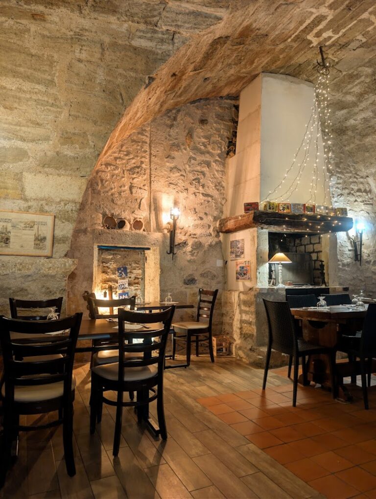 Restaurant La Cour Pavée à Pézenas, France — photo 1