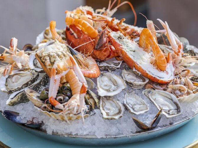 Restaurant La Mascotte Montmartre à Paris, France