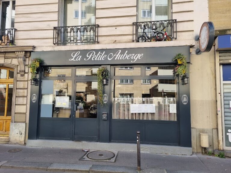Restaurant La Petite Auberge à Paris, France — photo 1