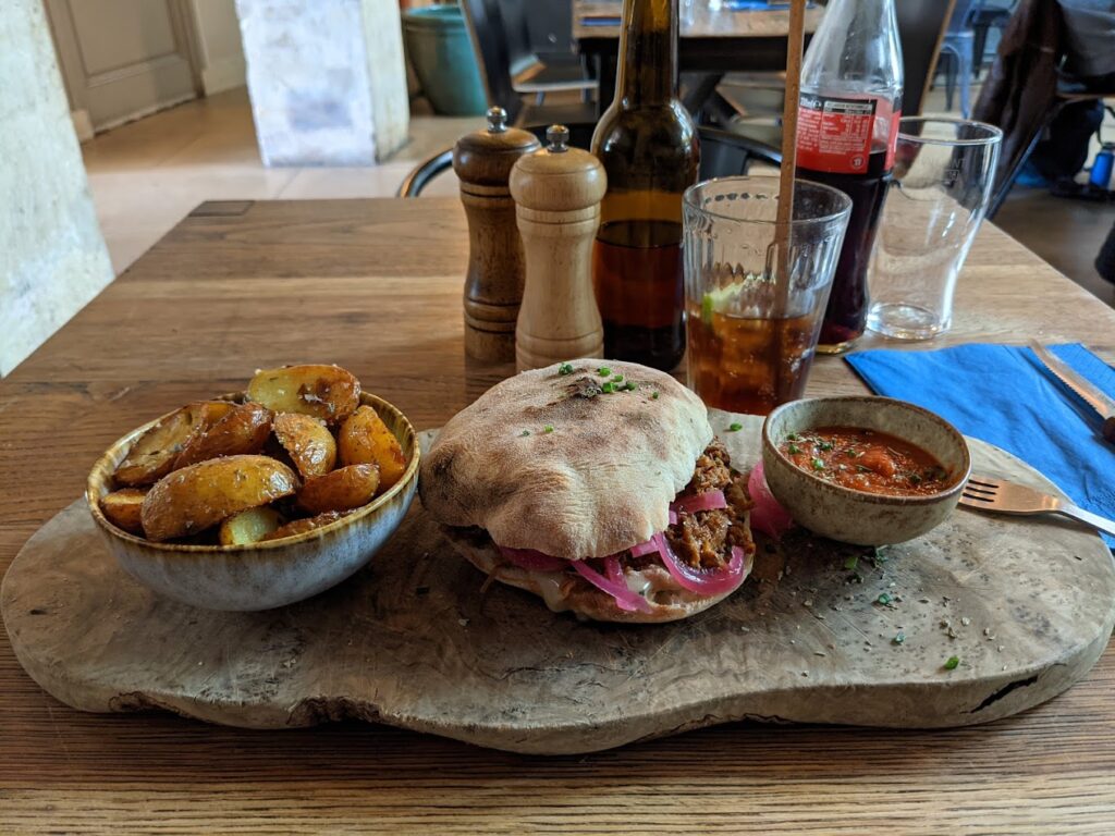 Restaurant La Rotonde Stalingrad à Paris, France