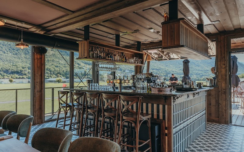 La Tour de Contrôle – Restaurant & Hébergement en Savoie à Challes-les-Eaux, France