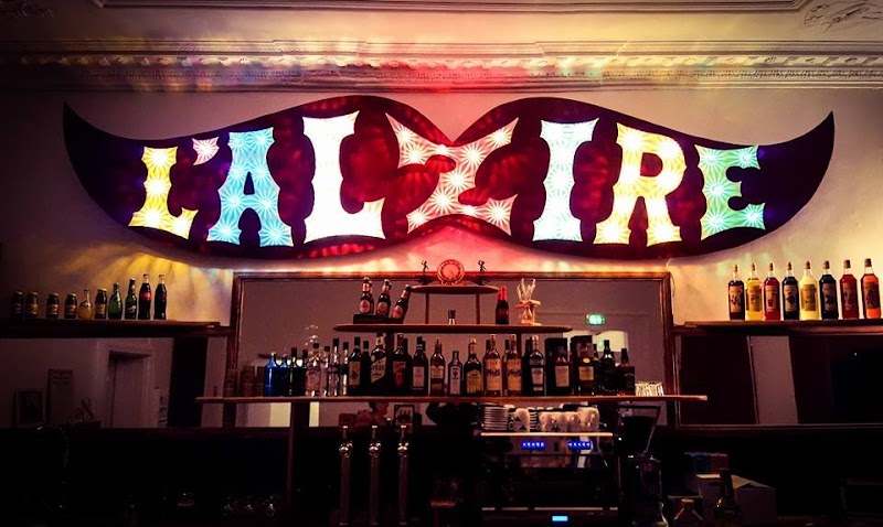 Restaurant L’Alzire, auberge culturelle à Jarnages, France