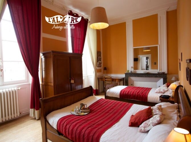 Restaurant L’Alzire, auberge culturelle à Jarnages, France