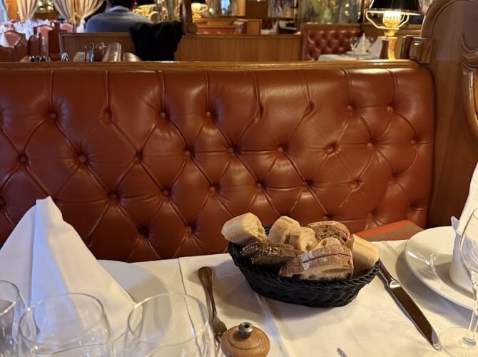 Restaurant L’Auberge Dab à Paris, France