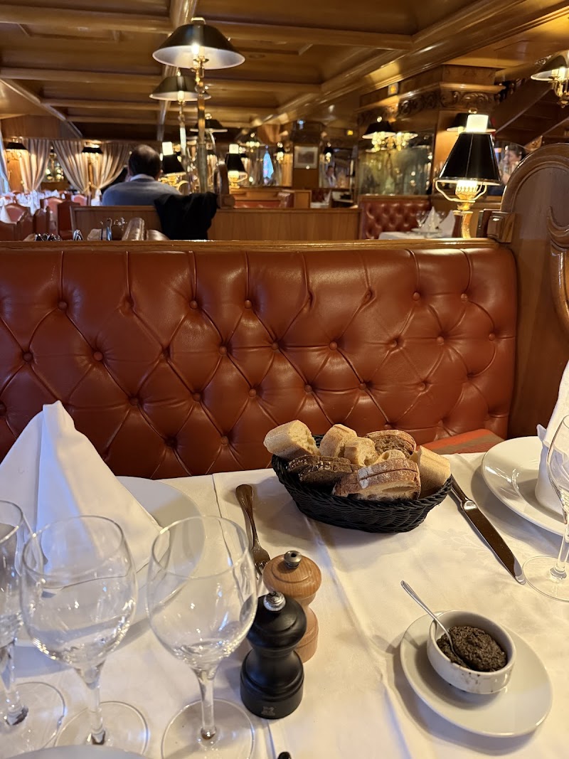Restaurant L’Auberge Dab à Paris, France — photo 3
