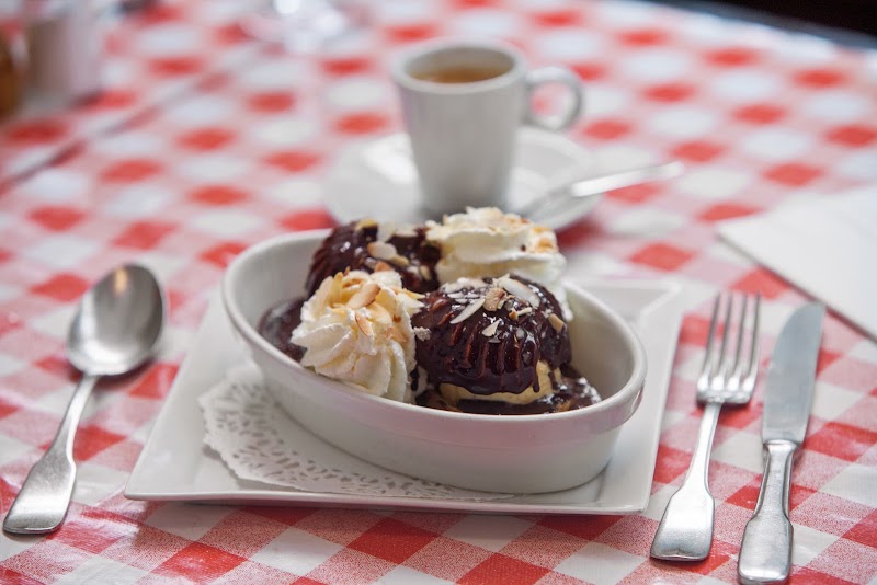 Restaurant Le Cabanon de la Butte à Paris, France