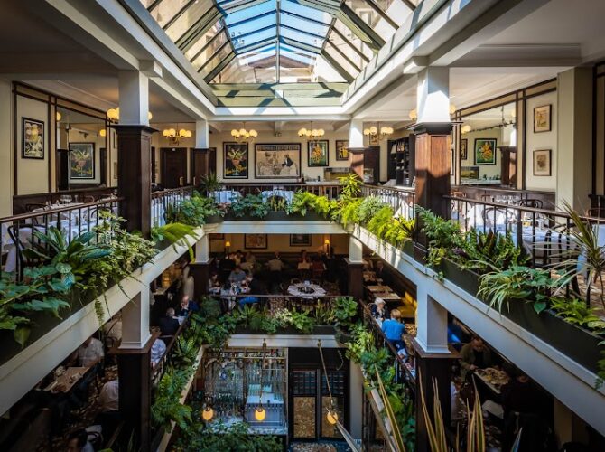 Restaurant Le Café du Commerce à Paris, France