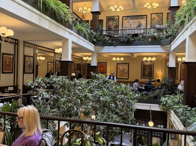 Restaurant Le Café du Commerce à Paris, France