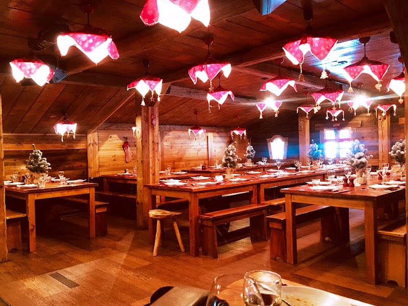 Le Chalet Du Loup – Restaurant – La Féclaz – Motoneige – Lancer De Haches à La Féclaz, France