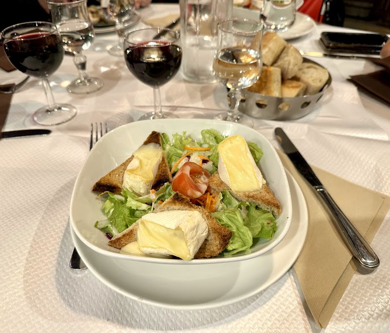 Restaurant Le Chalet Saint-Michel à Paris, France