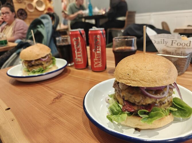 Restaurant LE KARAKTERE BURGERS ( Boeuf halal / Poulet / végétarien / Végane ) à Gap, France