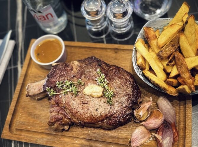 Le Kuzu Restaurant Brasserie à Villejuif, France