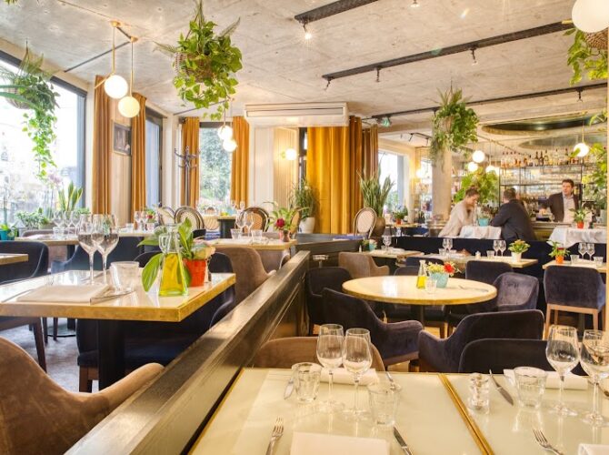 Restaurant Le Moulin de la Galette à Paris, France