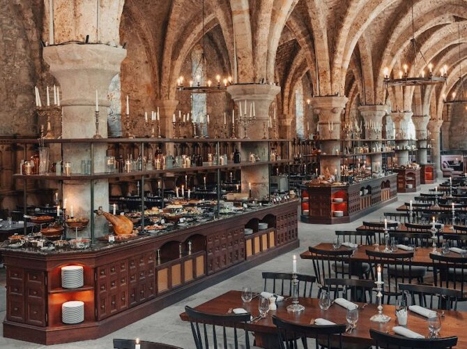 Restaurant Le Réfectoire des Moines à Cernay-la-Ville, France