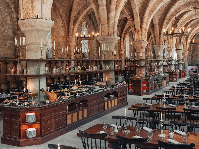 Restaurant Le Réfectoire des Moines à Cernay-la-Ville, France