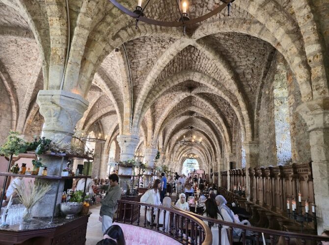 Restaurant Le Réfectoire des Moines à Cernay-la-Ville, France