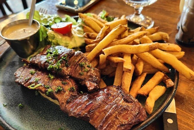 Restaurant Le Relais Charbon à Paris, France