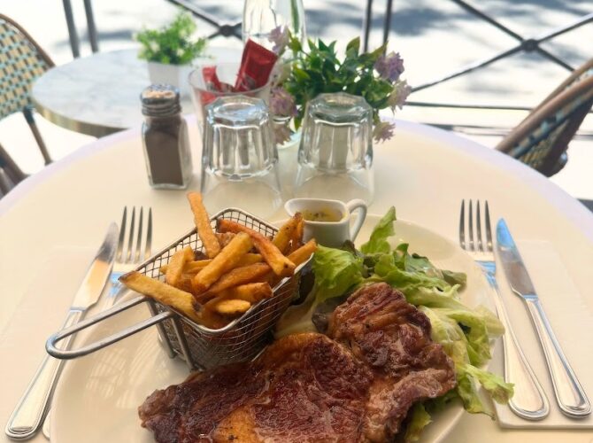 Restaurant Le Soleil d’Or à Paris, France