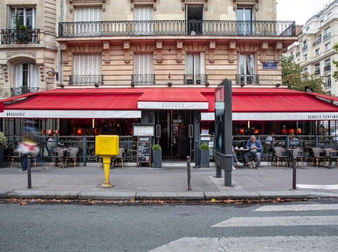 Restaurant Le Suffren à Paris, France