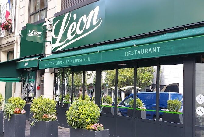 Léon Restaurant – Porte Maillot à Paris, France